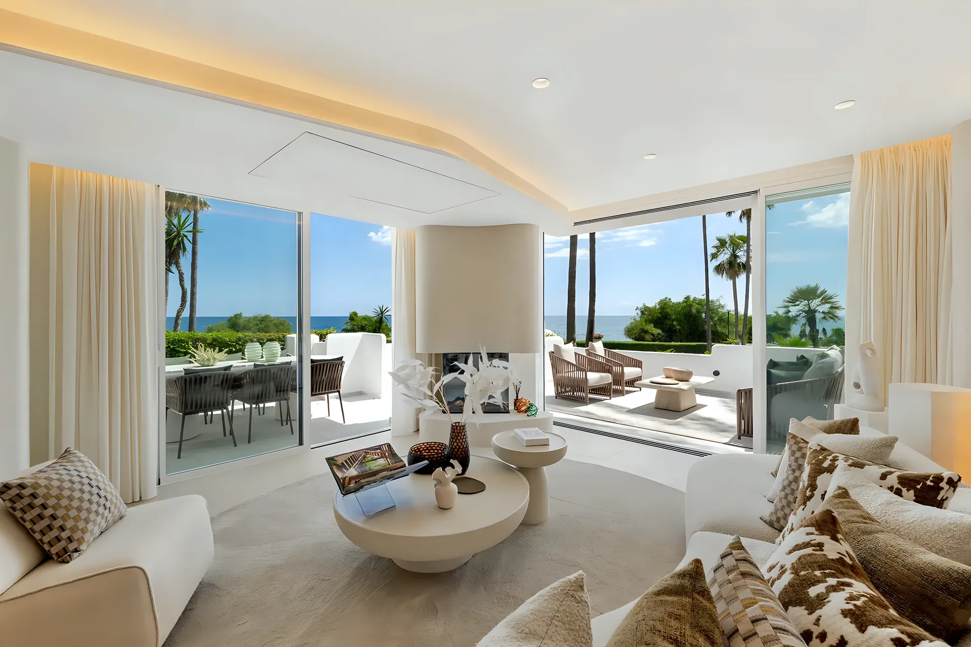 Alcazaba Beach Frontline Apartment
